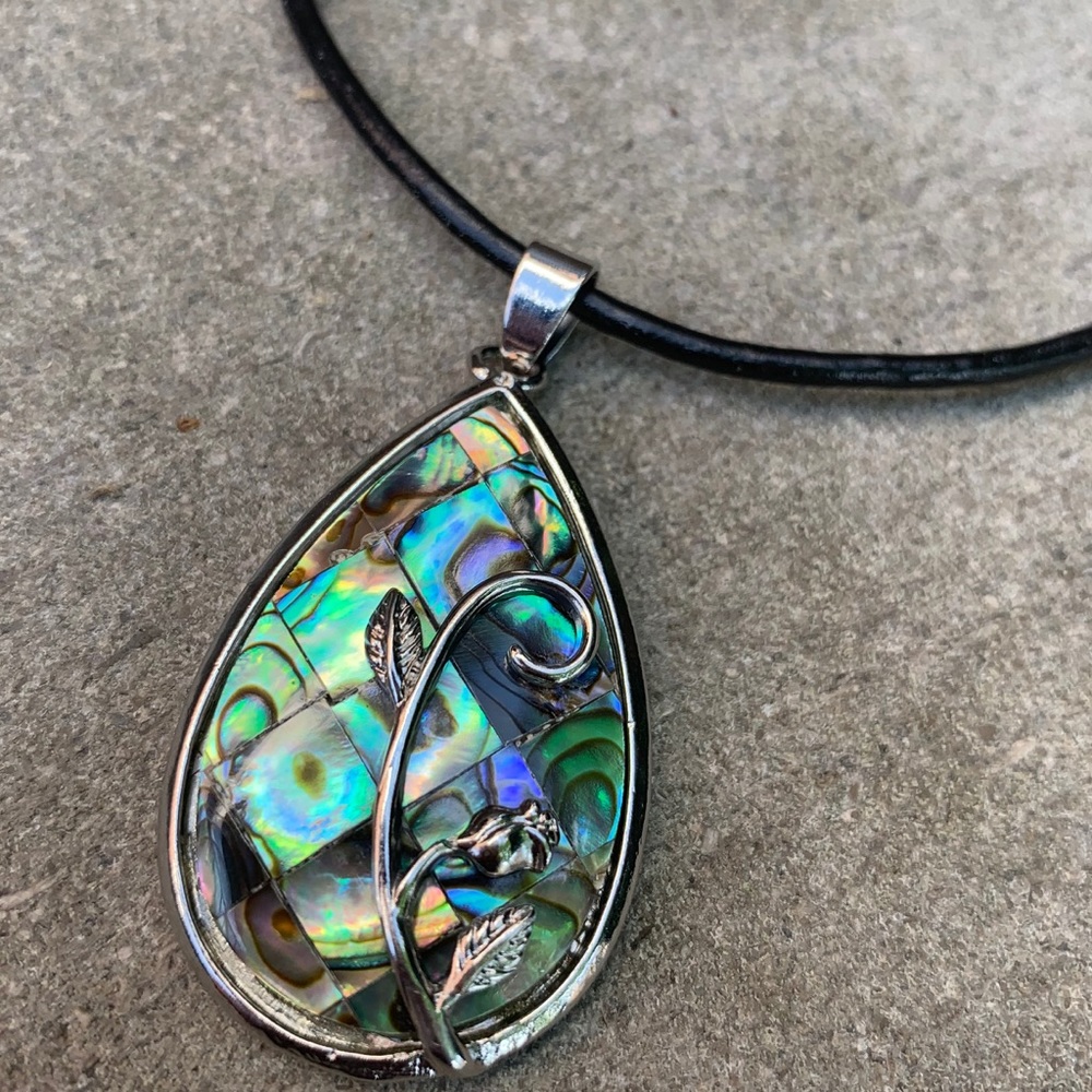 Abalone pendant necklace